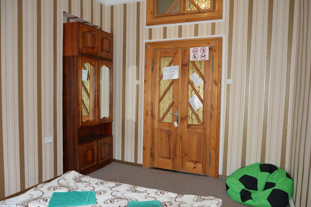 Lviv Lucky Hostel Exterior photo