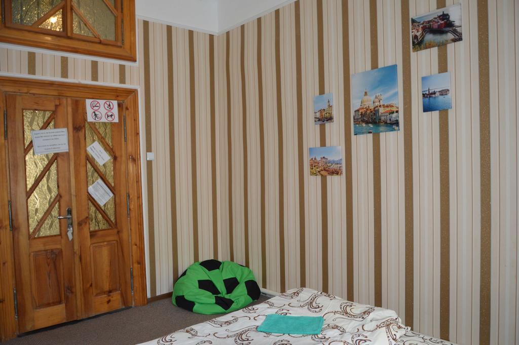 Lviv Lucky Hostel Exterior photo