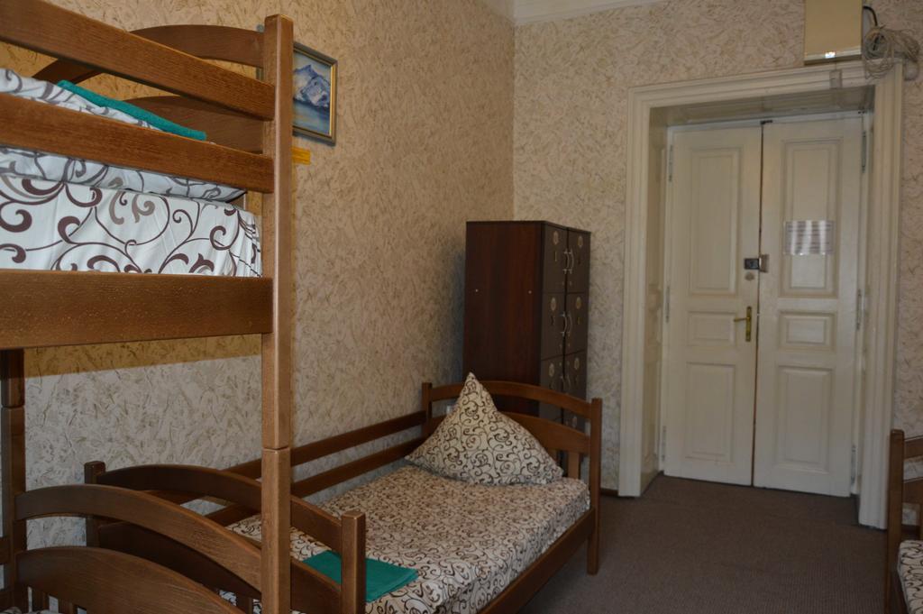 Lviv Lucky Hostel Exterior photo