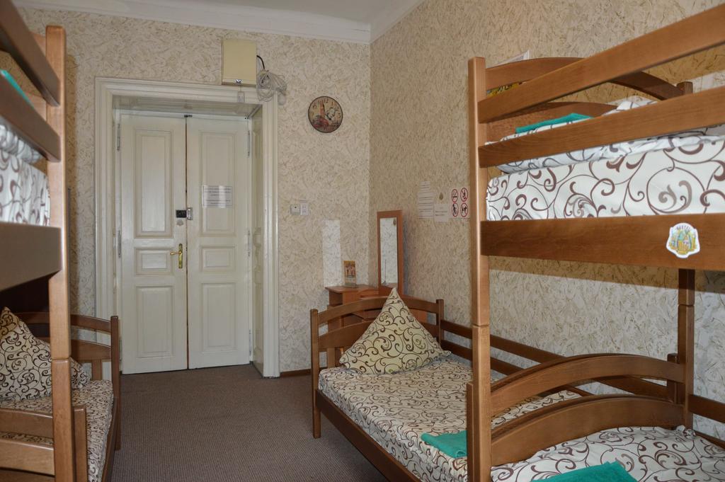 Lviv Lucky Hostel Exterior photo