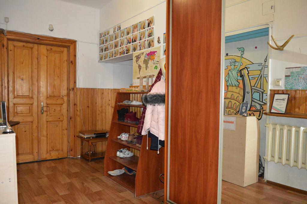 Lviv Lucky Hostel Exterior photo