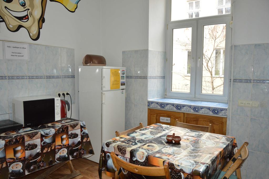 Lviv Lucky Hostel Exterior photo