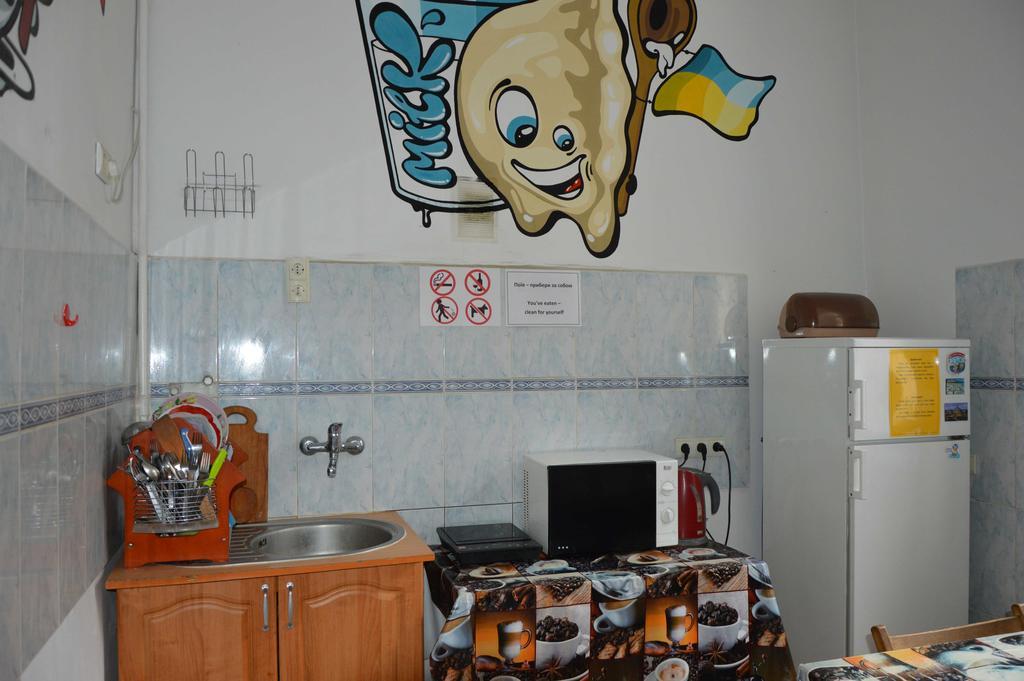 Lviv Lucky Hostel Exterior photo