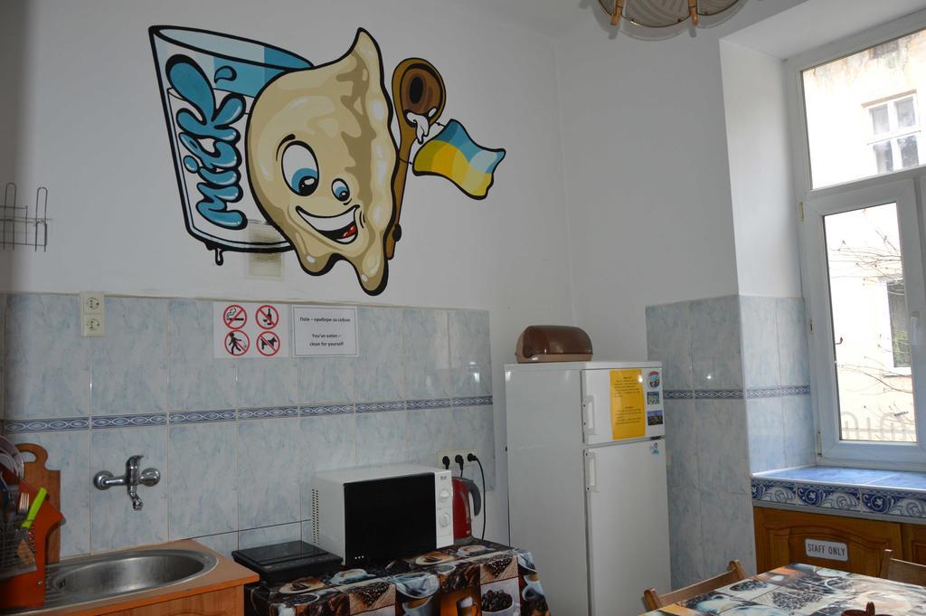 Lviv Lucky Hostel Exterior photo